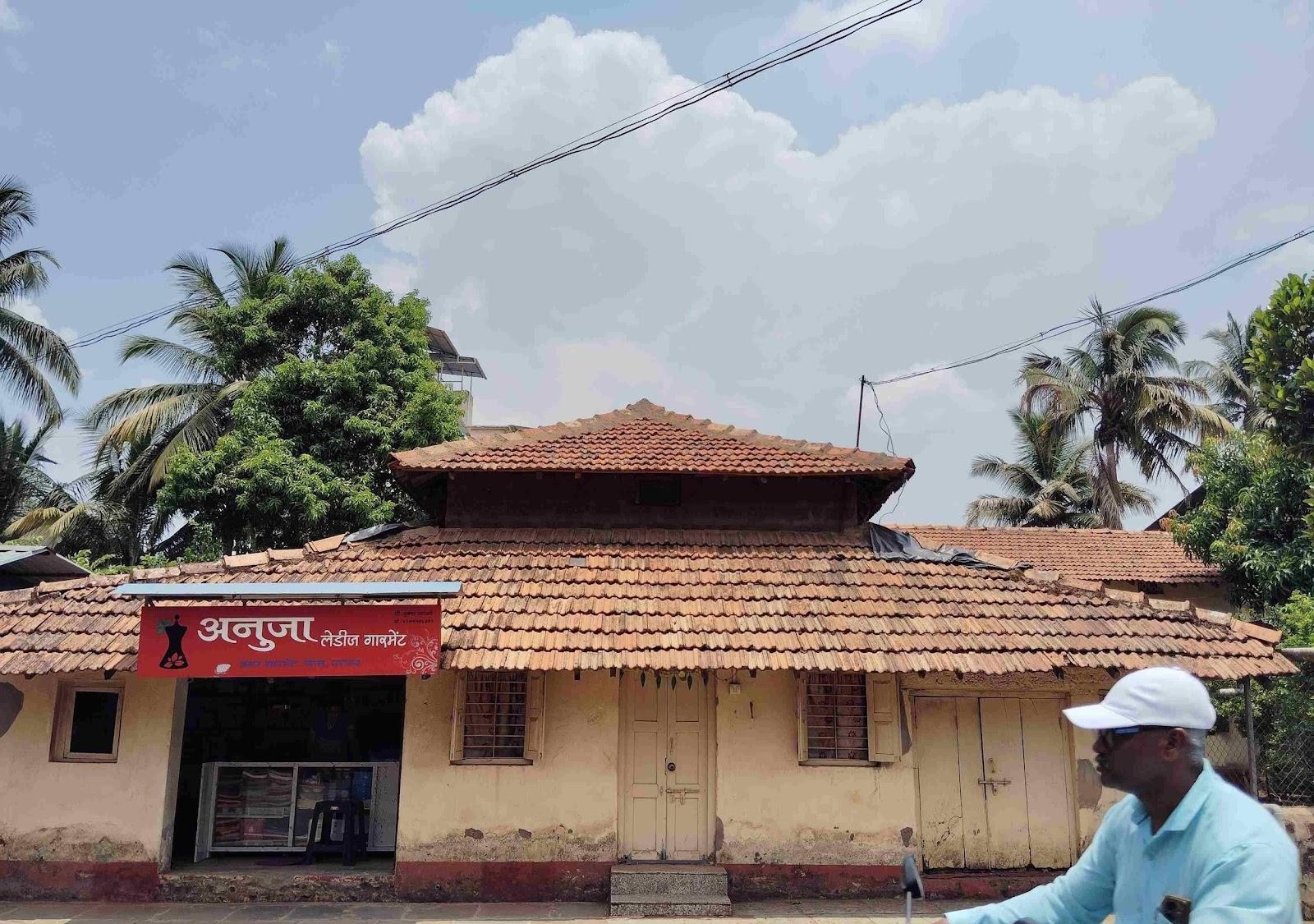 The house, built in the 1960s, stands just off Subhash road. Notice the neutral tone of the housewitha double-panelled wooden door. (Source: CKA Archives)