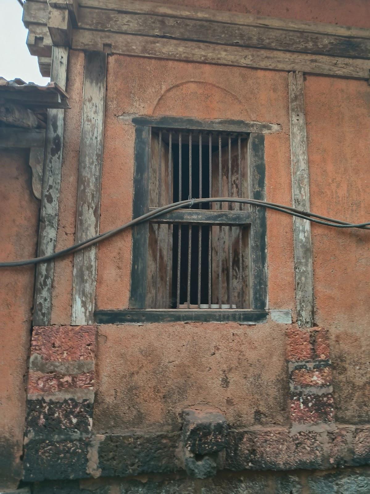 Window at the entrance of the house, built to facilitate ventilation and natural light. (Source: CKA Archives)