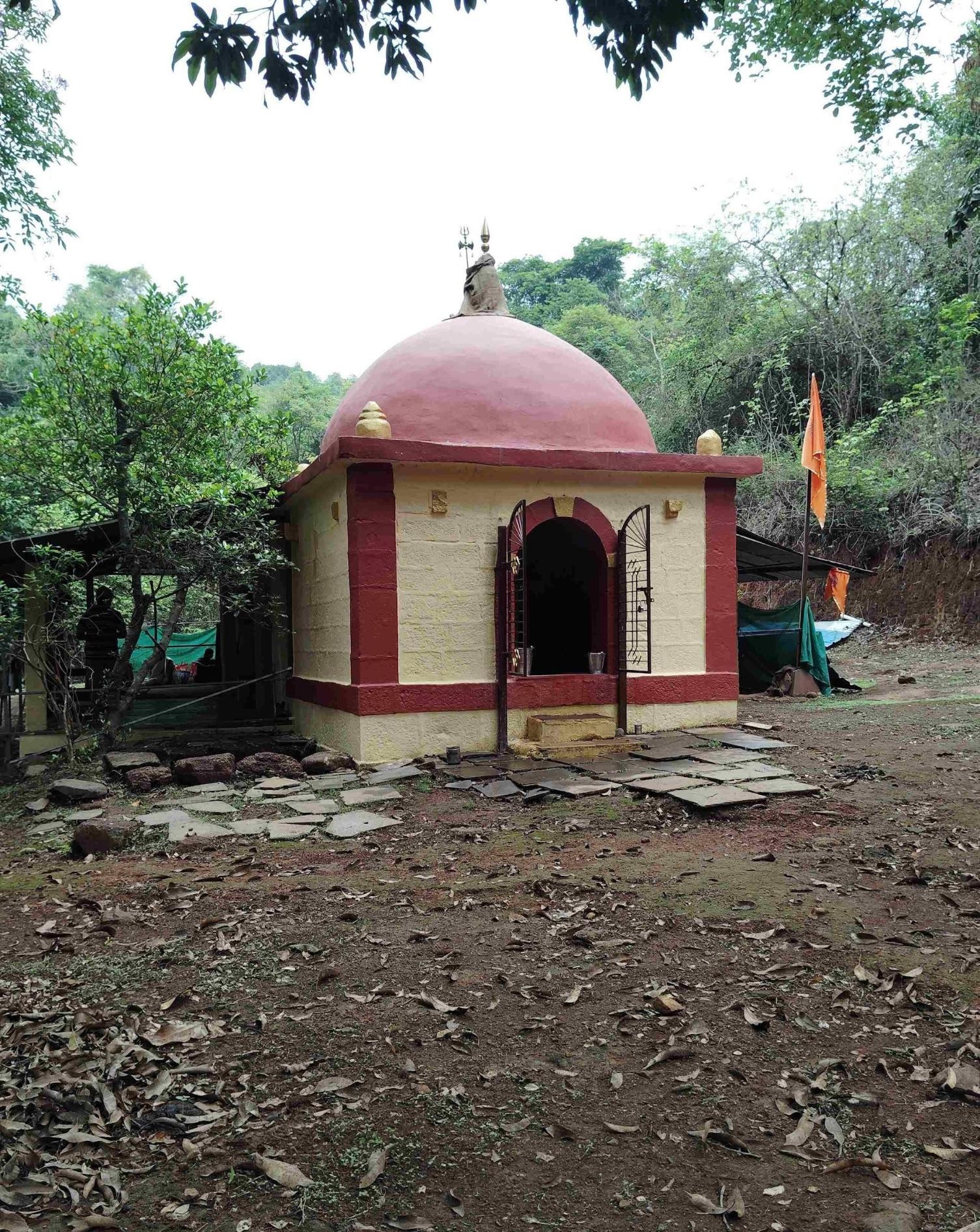 Exterior of Someshwar Shiv Mandir, surrounded by forest near the village of Chirani, Ratnagiri district. (Source: CKA Archives)