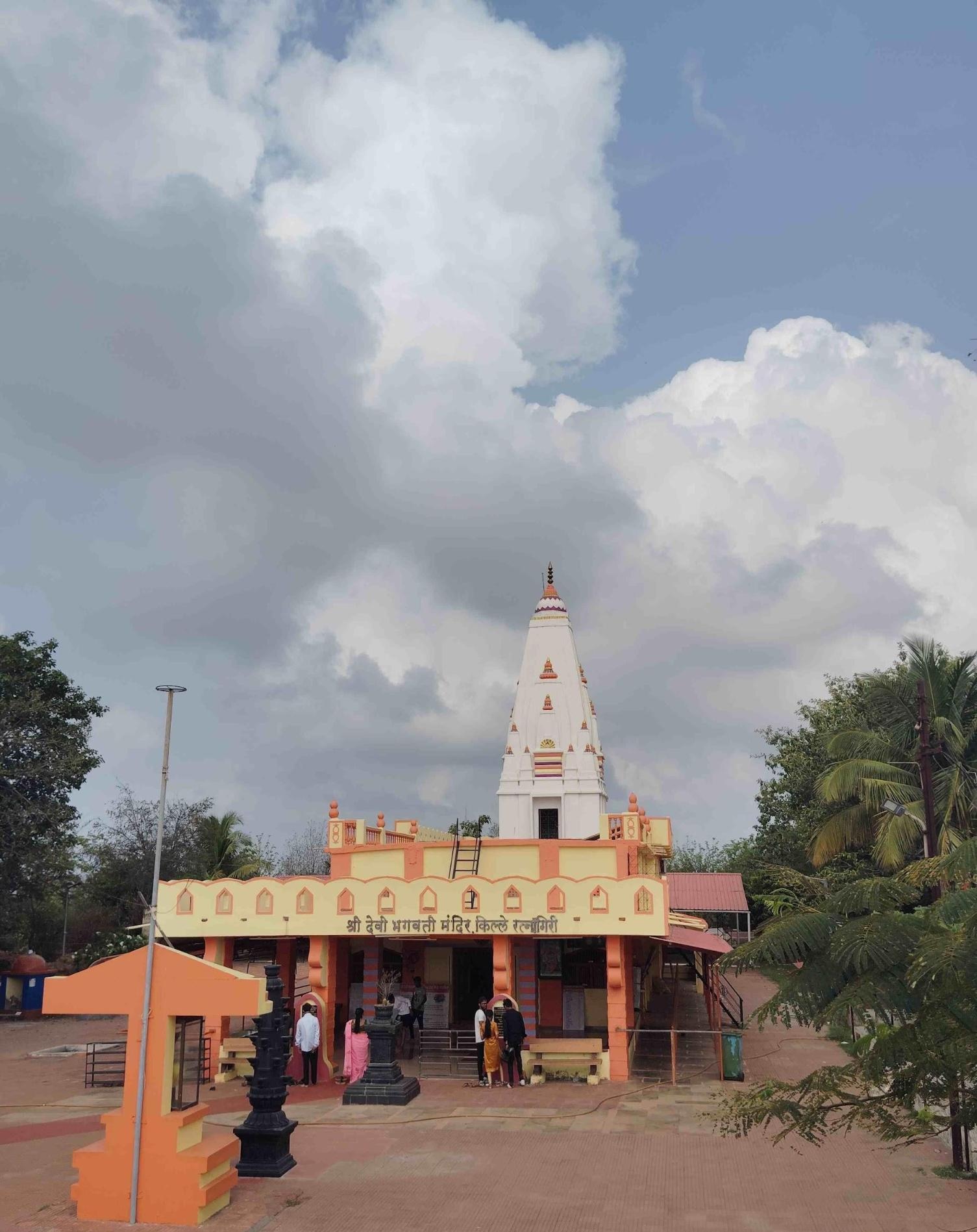 View of the Bhagwati Mandir Complex, which sits at the highest point in the Ratnadurg fort, Ratnagiri. (Source: CKA Archives)