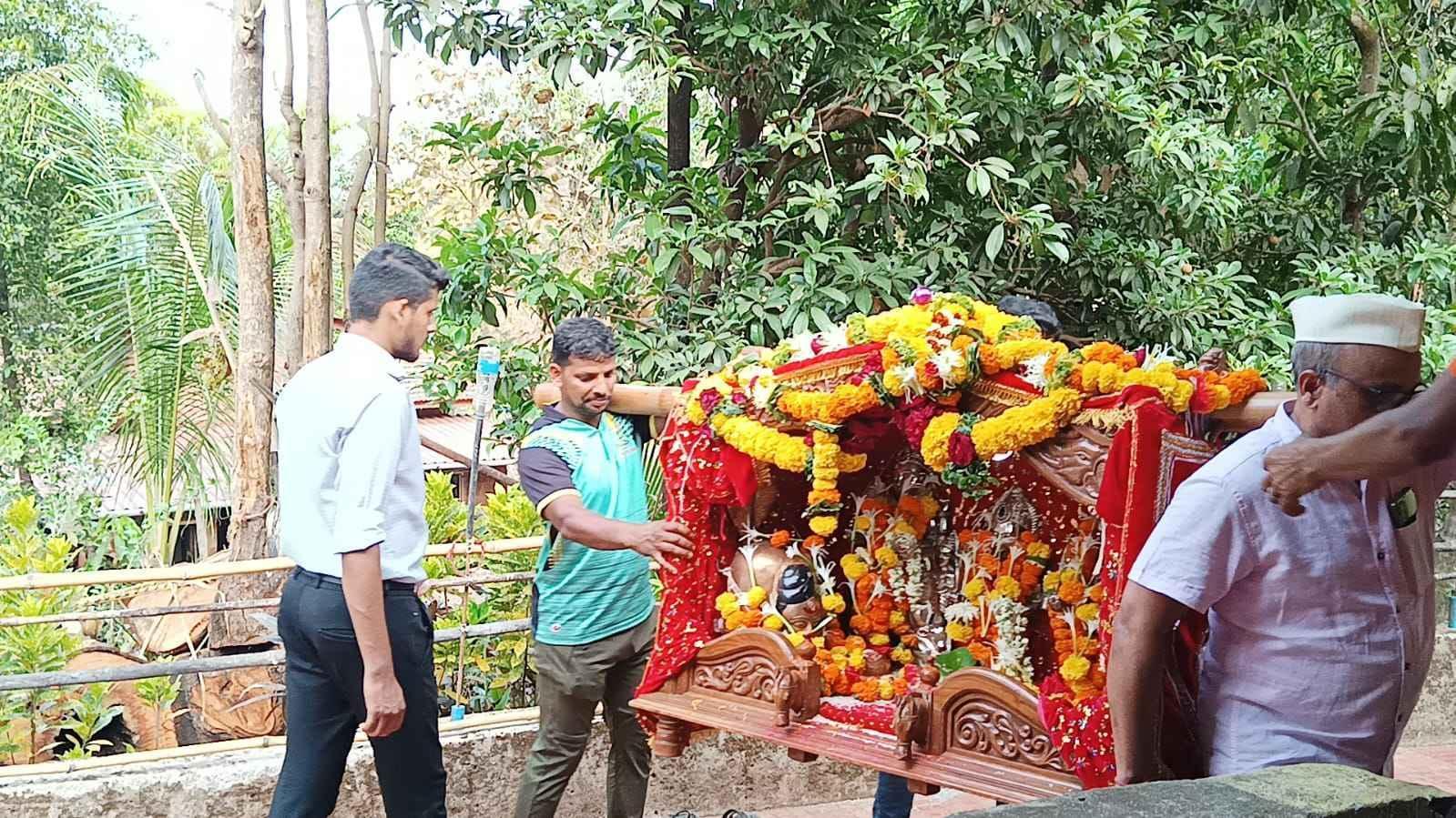 A decorated Palkhi being carried in the Palkhi Utsav. (Source: CKA Archives)