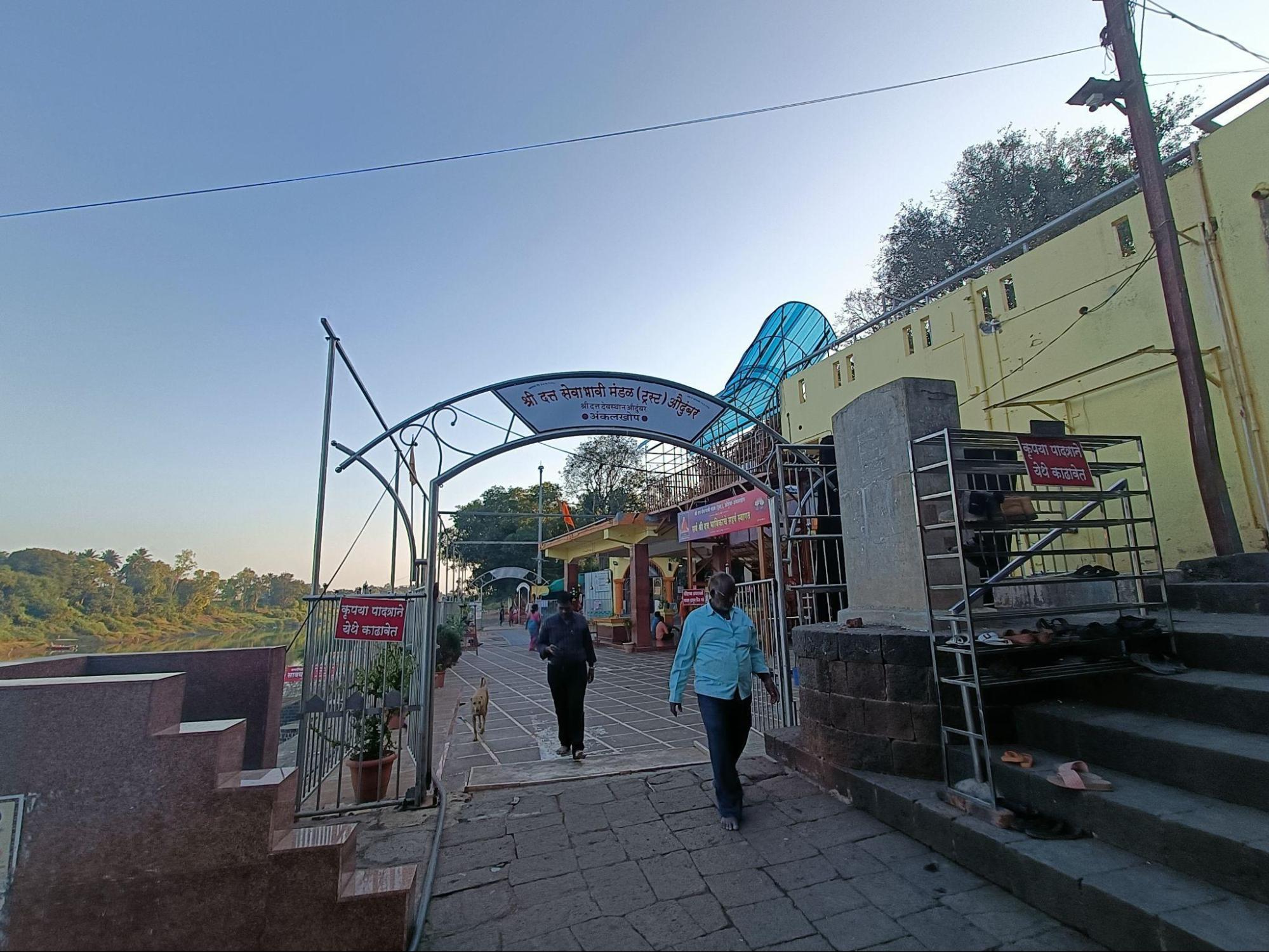 Entrance to Shri Dattatraya Audumbar Mandir, located on the banks of the Krishna River in Bhilawadi, Sangli district.(Source: CKA Archives)