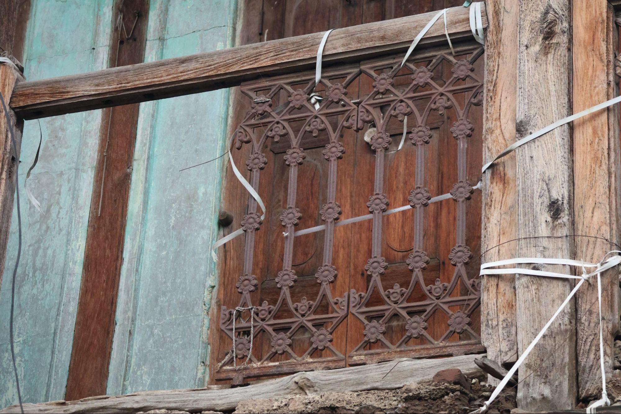 A closeup of the cast iron railing(Source: CKA Archives)