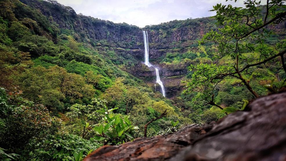 Bhambavli Vajrai Waterfall, the tallest waterfall in Maharashtra, located near Bhambavli village in Satara district.