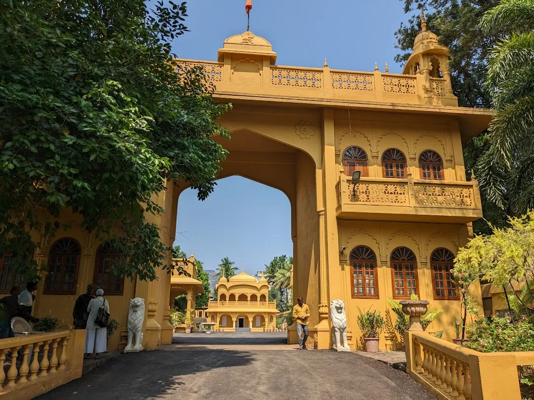 Jalmandir Palace, Satara—the present residence of Chhatrapati Udayanraje Bhosale, with gardens and Jagdamba Mata Mandir within the complex.[3]
