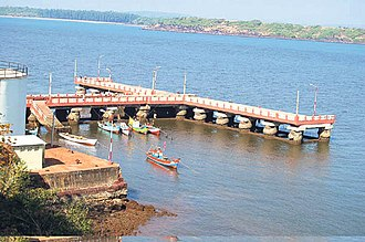 A historic harbour on the Sindhudurg coast, Vijaydurg once exported molasses, gallnuts, hemp, and twine to the British Bombay and other ports.