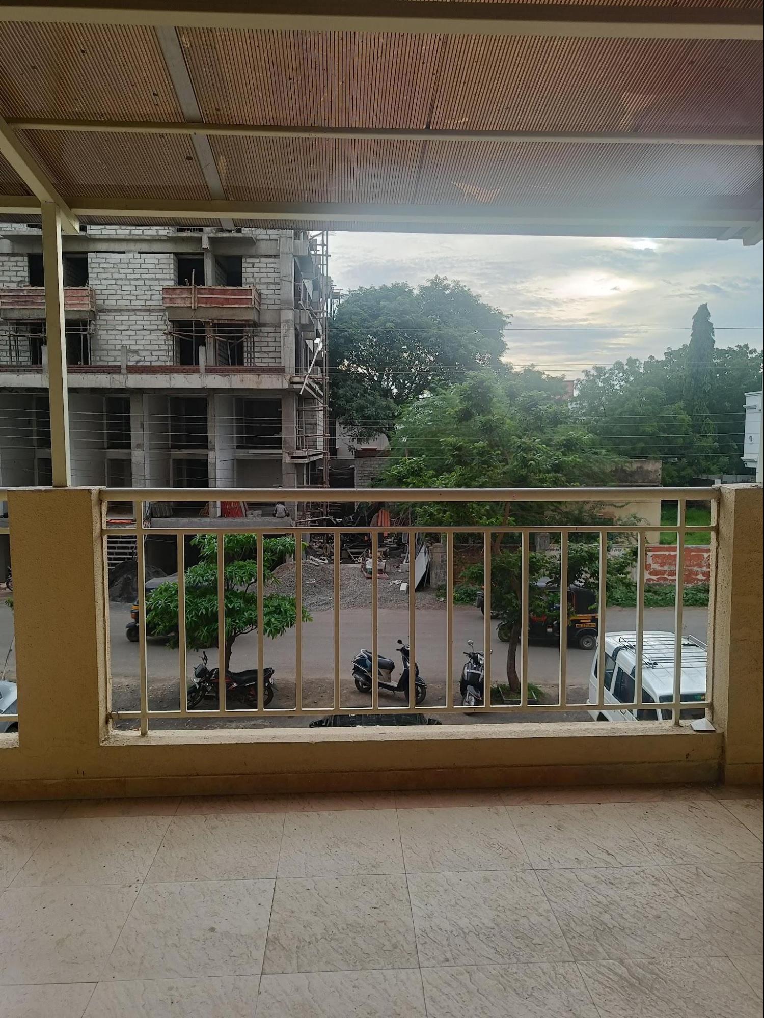 Balcony of the house overlooking the street with a stub-parapet wall and MS railings. (Source: CKA Archives)