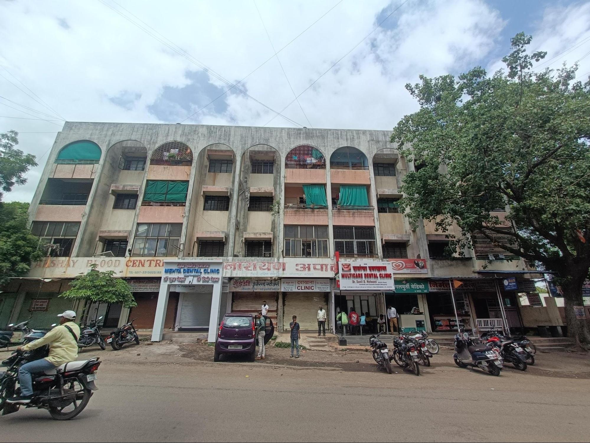 The building has commercial shops on the bottom storey, while the upper storeys serve as private residences. Notice the arches at the top, which add a distinct architectural element to the building. (Source: CKA Archives)