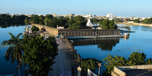 Lake within the Siddheshwar Mandir complex in the Siddheshwar Mandir Area, Solapur.[13]