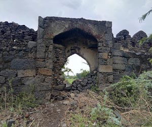 The ruins of Machnur Fort in Machnur, Mangalvedhe taluka, Solapur district.[12]