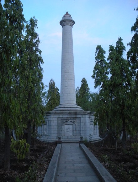 The Yagnya Stambh at the Shivpuri Agnihotra Ashram.[14]