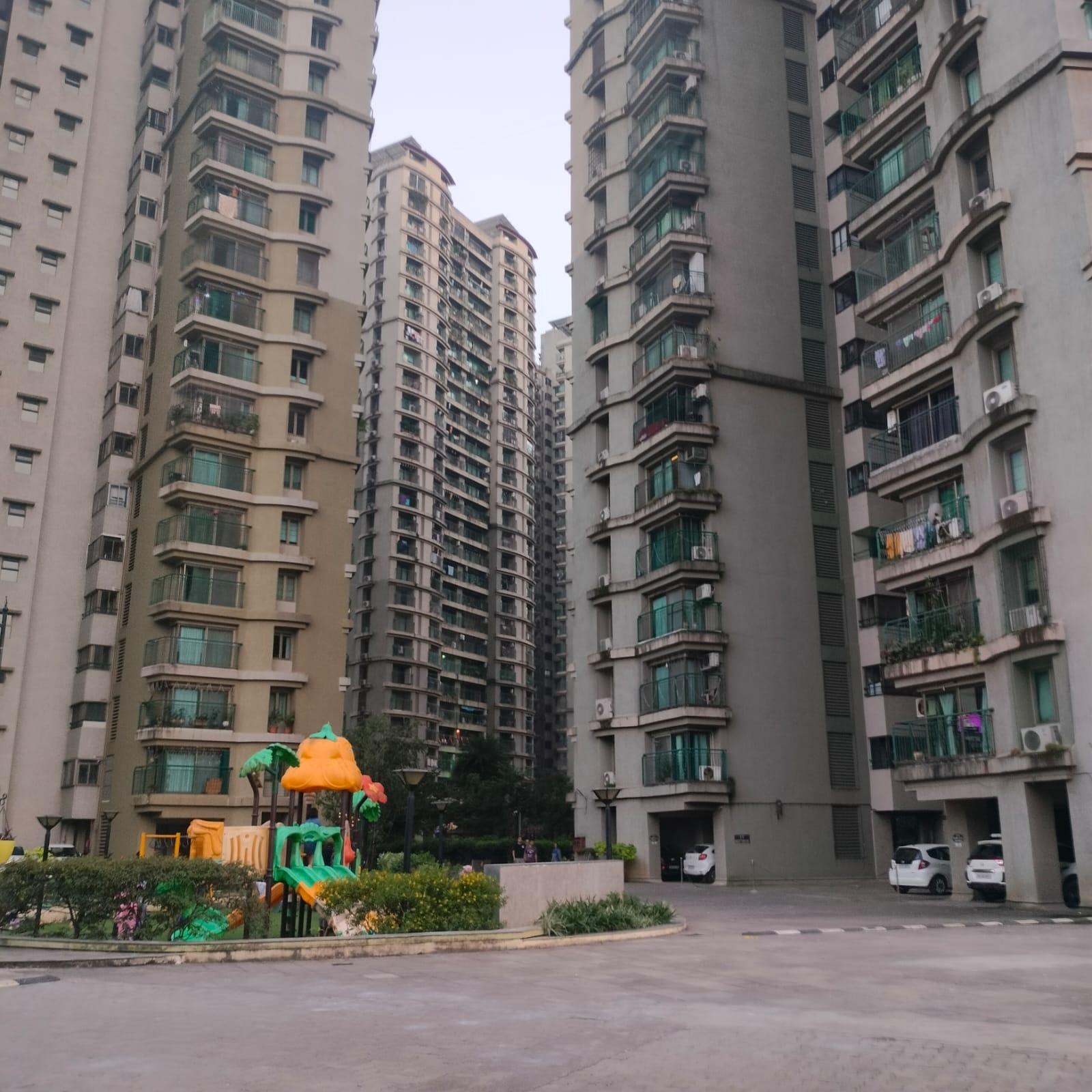 Apartment towers at Neelkanth Greens, with repetitive façades and a neutral colour palette. (Source: CKA Archives)