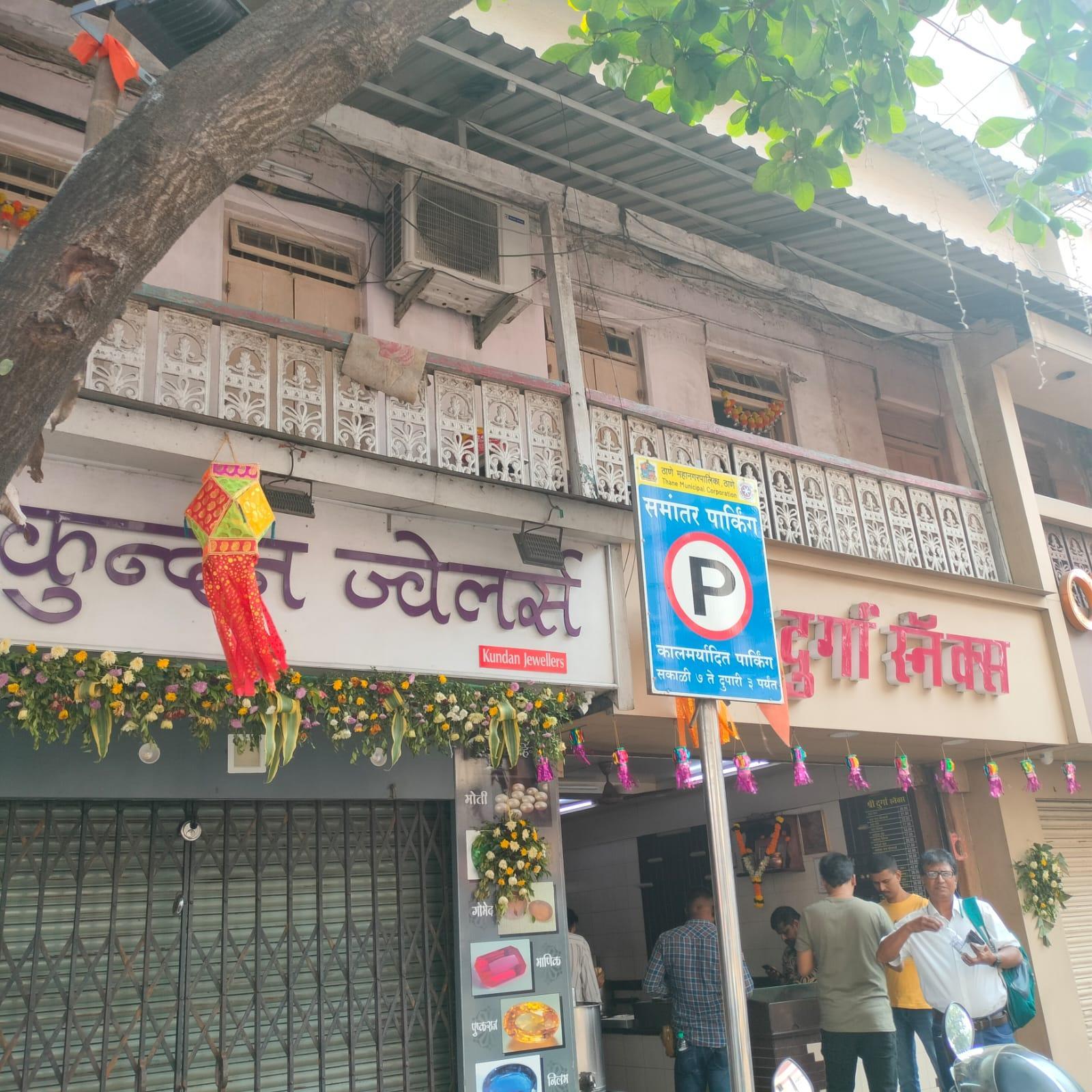 Close-up of the cast iron railing along the balcony, with a repeating geometric pattern. Notice the level of detail in the design.(Source: CKA Archives)