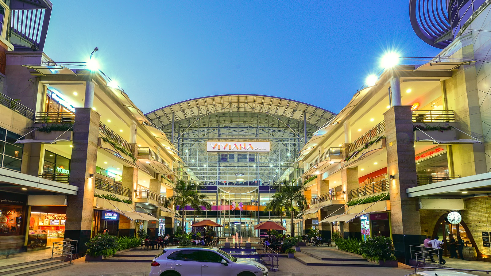 Entrance view of Viviana Mall, one of Thane’s major shopping destinations.[1]