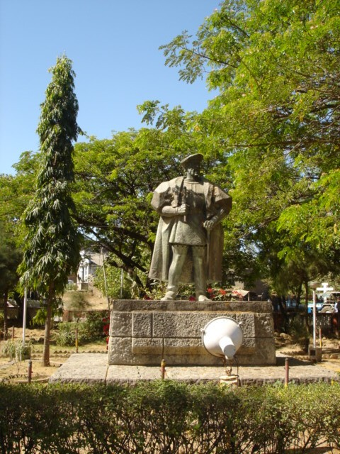 Commemorative statue of Nuno da Cunha, the Portuguese governor, in Diu. He led major military campaigns against Gujarat’s strongholds in the northern Konkan—including Thane and Bassein (Vasai), as part of a broader strategy to secure Portuguese control over Arabian Sea trade routes.
