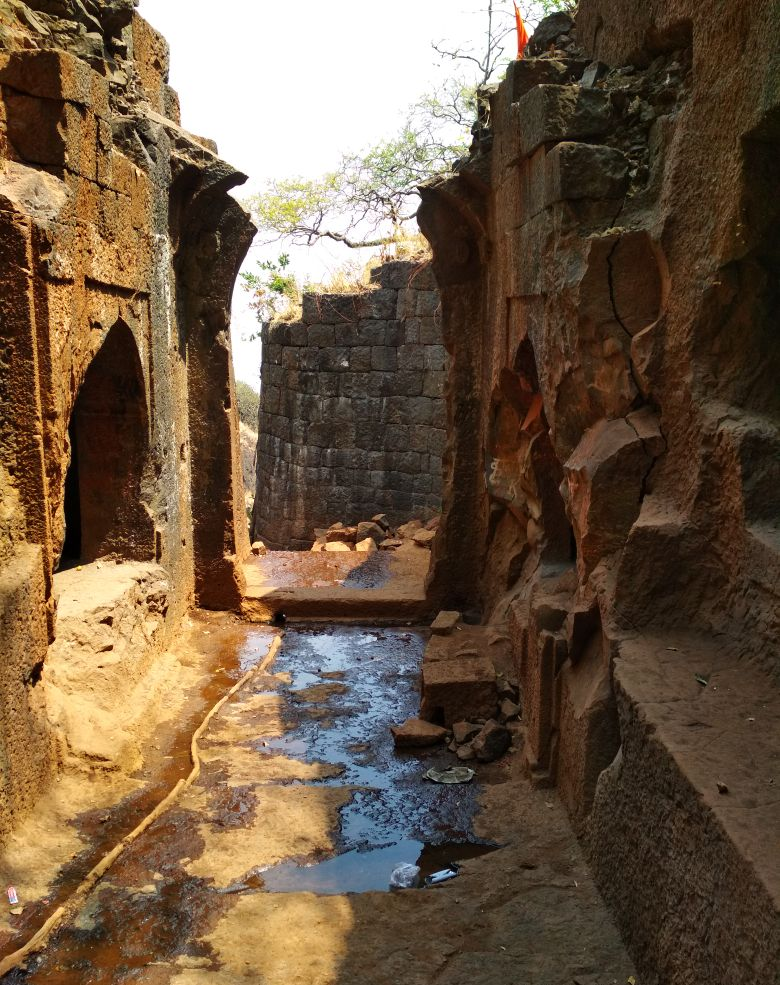 Remains of fortifications at Mahuli, which once overlooked the Konkan-Deccan trade route.