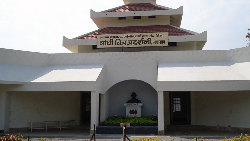 Magan Sangrahalaya, Wardha features a structure with exposed brick, vaulted roofs, and handcrafted detailing, reflecting Gandhian values.[2]