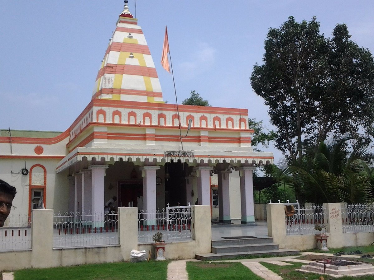 Mahakali Mandir, Wardha, featuring North Indian architectural elements.[1]