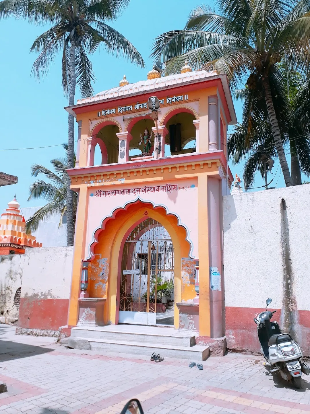 Entrance of Narayan Baba Datta Mandir, a revered spiritual site in Washim, dedicated to Sant Narayan Baba.[1]