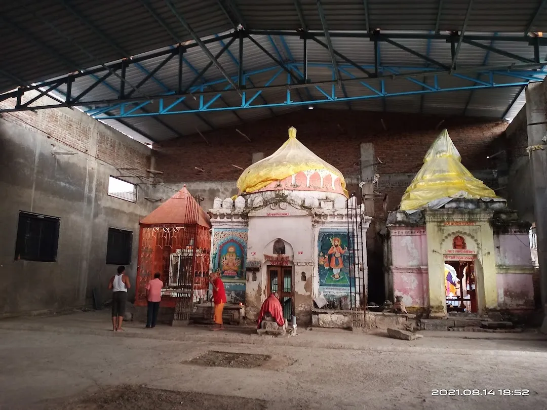 Shri Karuneshwar Mandir and Shri Ganesh Mandir, nestled side by side in Shukrawar Peth, Washim.[4]