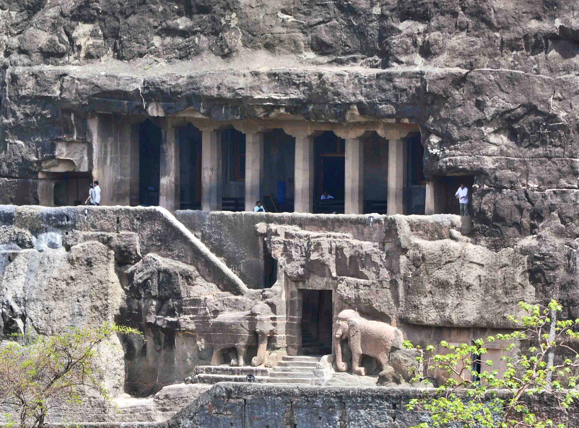 Cave 16 at Ajanta, dating to the late 5th century CE. Commissioned during the reign of Harisena of the Vatsagulma branch of the Vakataka dynasty, the cave features inscriptions that link its patronage directly to the royal court based at Vatsagulma (present-day Washim).