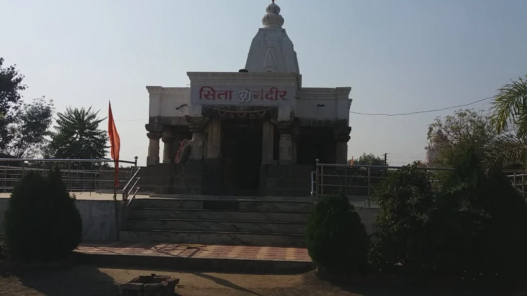 Sita Mandir of Raveri, Yavatmal is connected to a local legend which believes that Sita sought refuge in Raveri while pregnant during her second exile.[7]