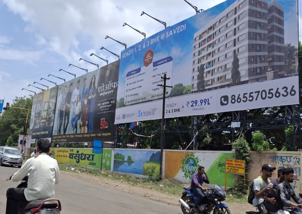 The most common type of ads seen throughout the district is that of real estate. (Source: CKA Archives)