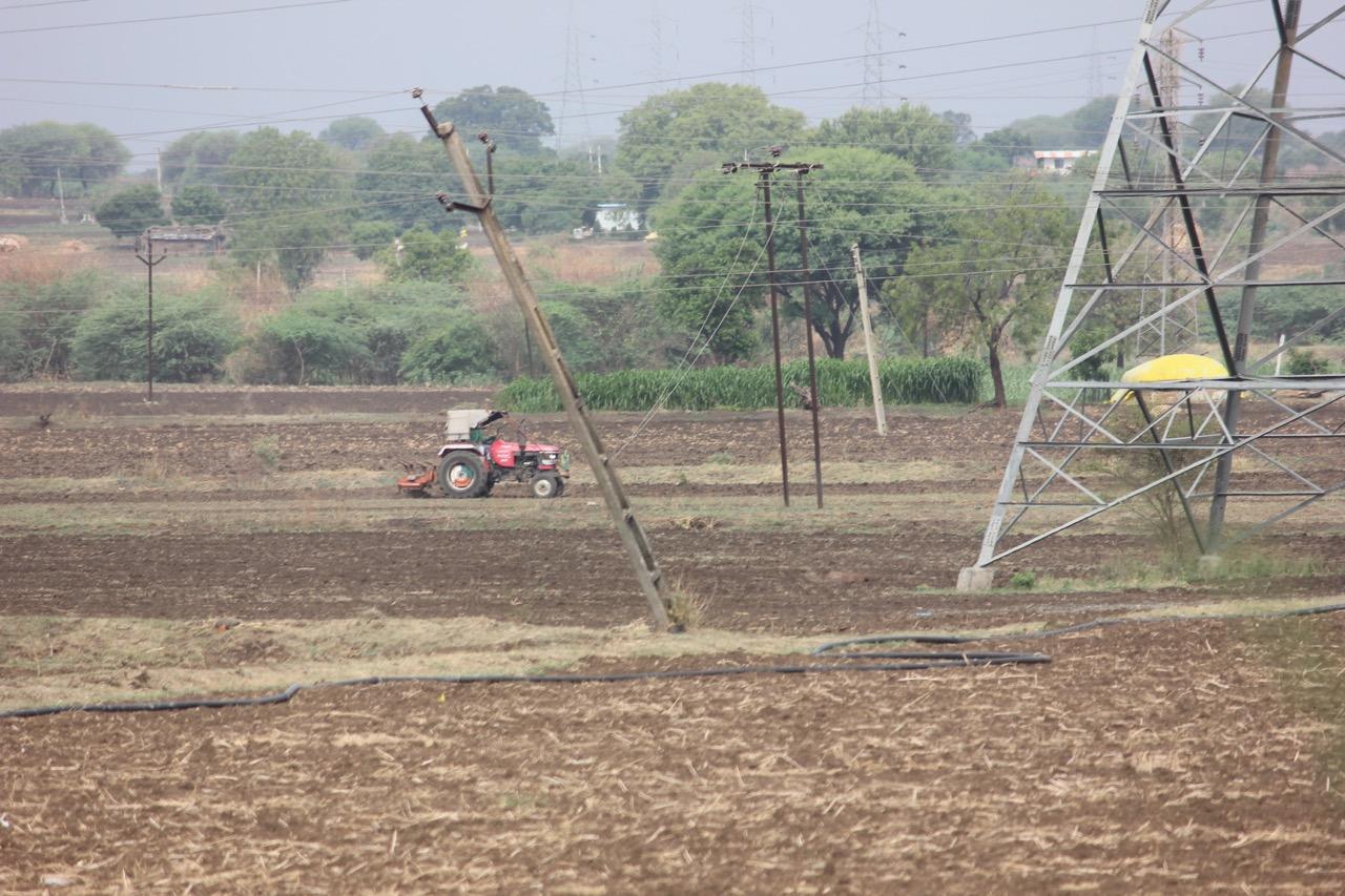 Tractor fire on the outskirts of Umarga. (Source: CKA Archives)