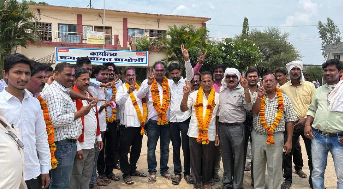 Winning candidates present on the occasion of the election result of APMC, Chamorshi. (Source: CKA Archives)
