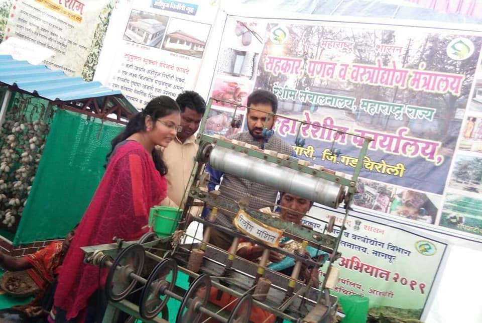 Training in reeling silk thread from the reeling machine
