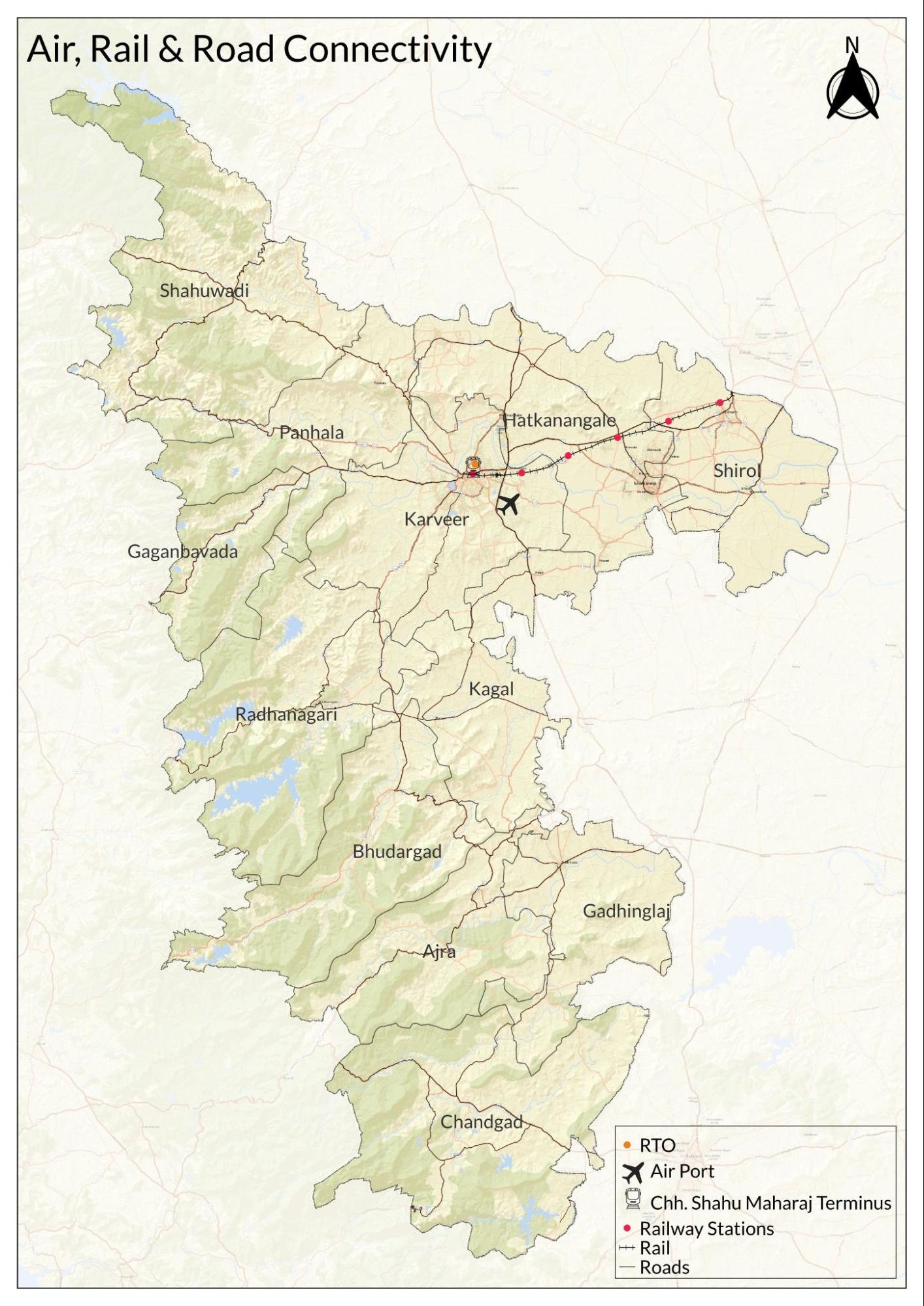 Visitors to Kolhapur stand in line to catch a bus to Jyotiba Wadi in Kolhapur district. (Source: CKA Archives)