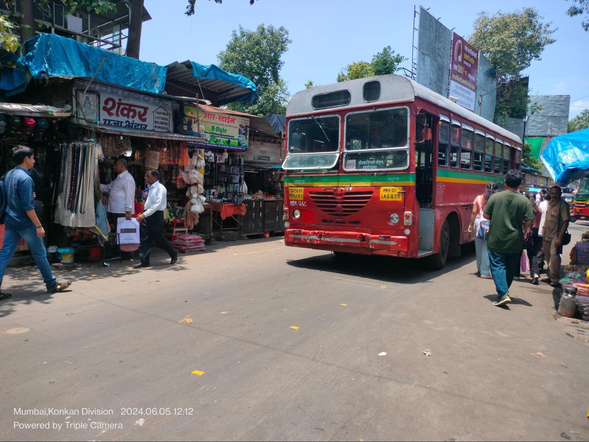 Old buses that are believed to have continued for more than 30 years. (Source: CKA Archives)
