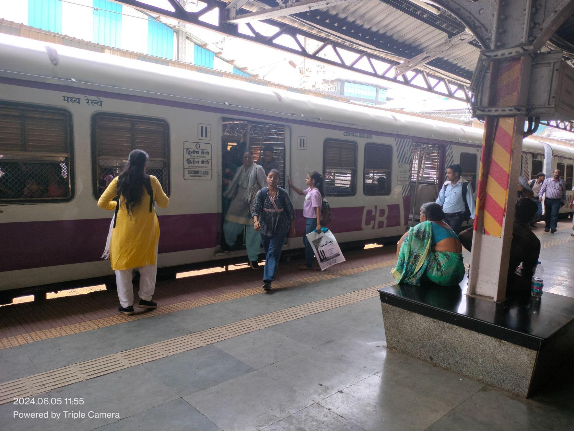 Women boarding and exiting a dedicated ladies’ coach on a Mumbai local train. (Source: CKA Archives)