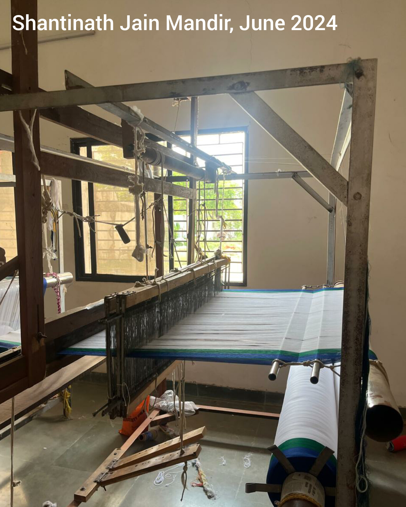 Training Looms at Pratibhasthali Gyanoday Vidyapeeth, Ramtek (Source: CKA Archives)