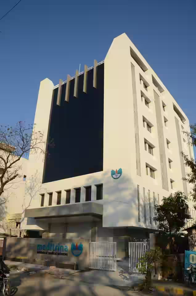 Meditrina Institute of Medical Sciences, Nagpur isa multispecialty hospital founded by Dr. Sameer Paltewar, offering advanced services like dialysis and radiodiagnostics.[3]