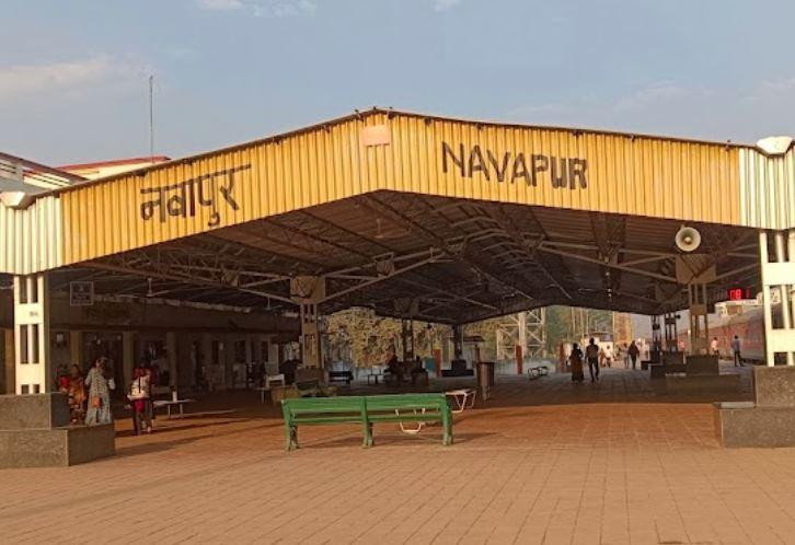 Navapur Railway Station, Nandurbar district is uniquely situated on the Maharashtra–Gujarat border, with a yellow line dividing the platform between the two states.