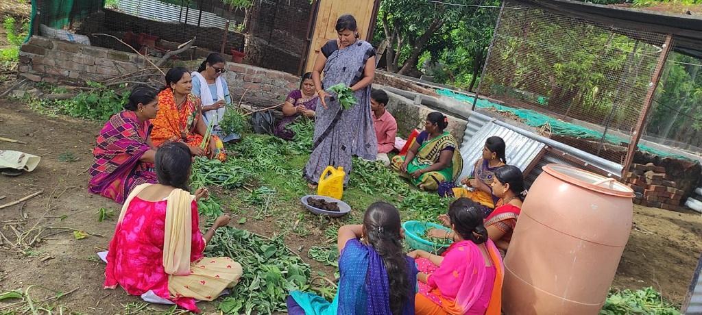 SSK’s Krishi Samvad Sahayak (KSS) teaches women.