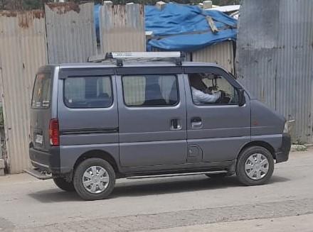 Omni vans offer low-cost, flexible local travel and are often flagged down in neighbourhoods. (Source: CKA Archives)