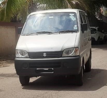 Privately operated Omni vans continue to serve as an informal shared transport option within city localities. (Source: CKA Archives)