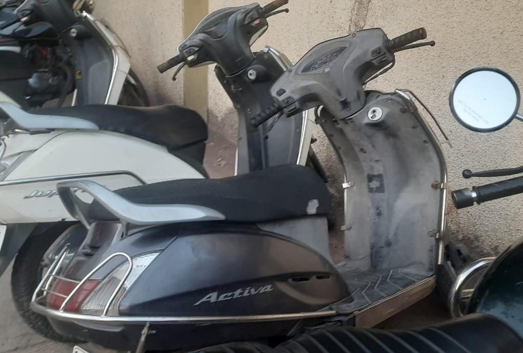 The petrol-based Honda Activa remains Pune’s most common scooter for daily commuting. (Source: CKA Archives)