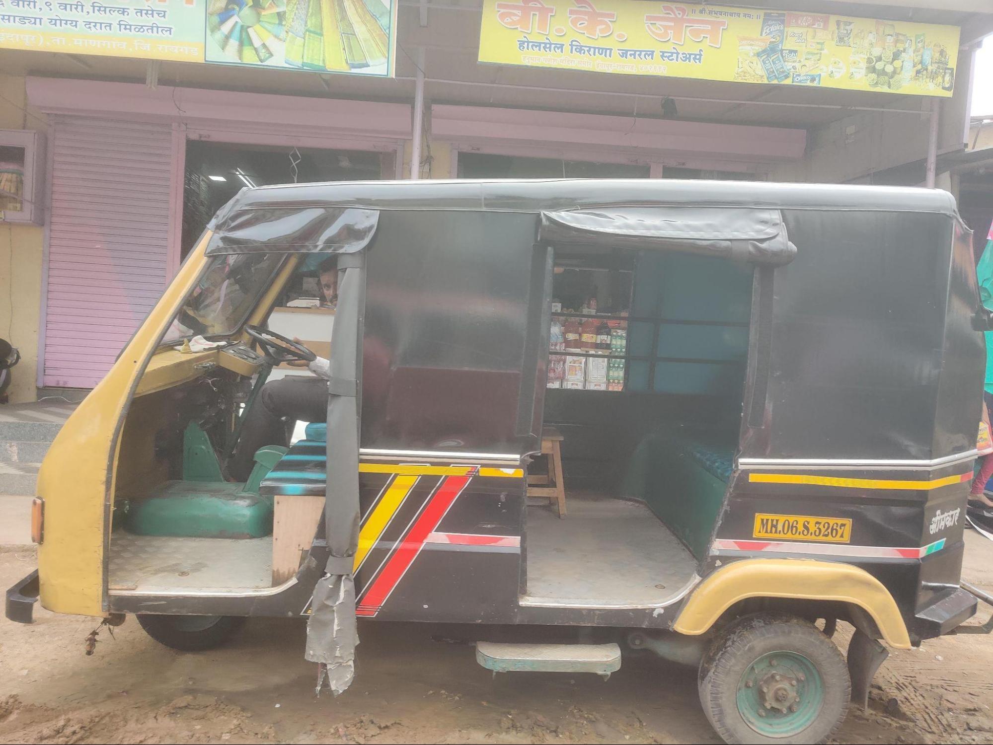 Tum-Tum (six-seater van) commonly used for local travel in Raigad’s towns and villages. (Source: CKA Archives)