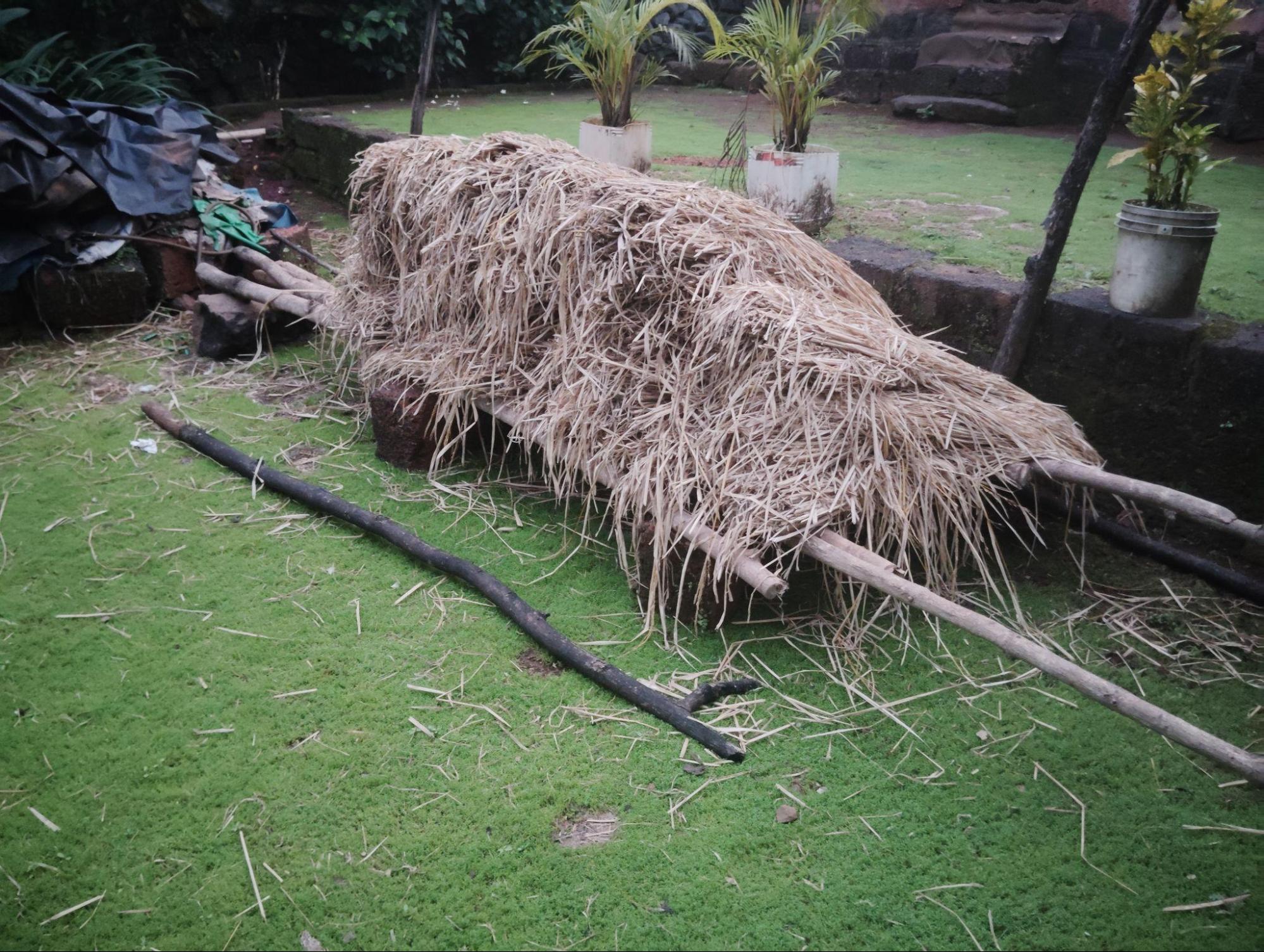 A Machli is kept on Red-stone (chira). (Source: CKA Archives)