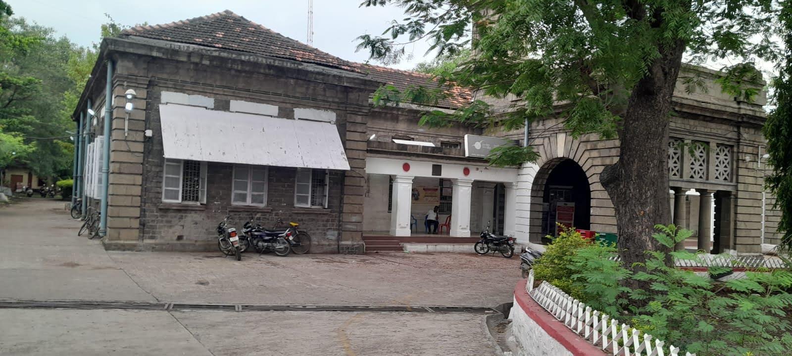 The entrance of a post office building in Solapur. (Source: CKA Archives)