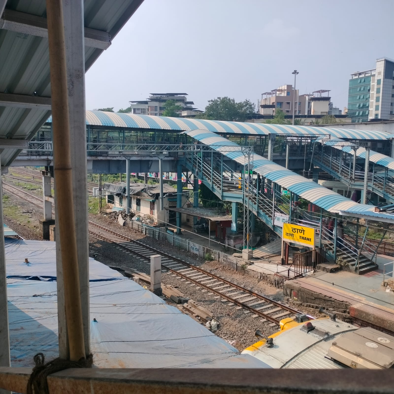 Present-day view of Thane Railway Station, one of the busiest and oldest stations in India. Located on the Central Railway’s main line, it serves as a major junction for both suburban and long-distance trains connecting Mumbai, Nashik, and Pune. (Source: CKA Archives)